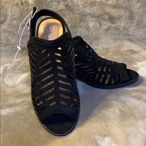 New Black girls size 1 Sued Sandal heal S7